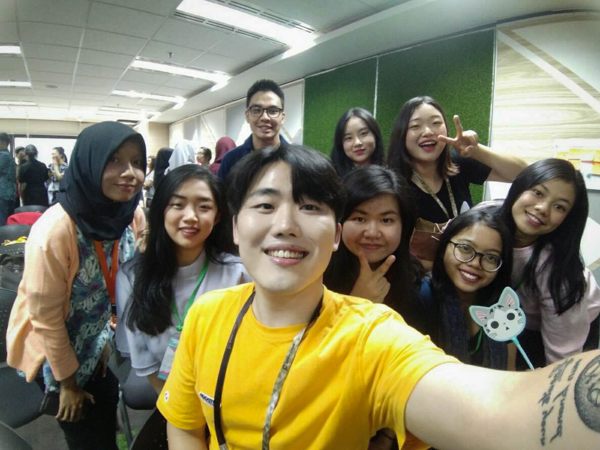Belajar hal baru dengan mahasiswa Korea Belajar hal baru dengan mahasiswa Korea