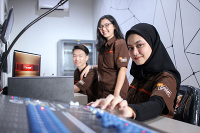 Menggali Dampak Teknologi Media Baru dalam Ilmu Komunikasi