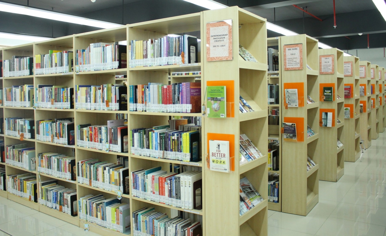 Fasilitas Perpustakaan  Universitas Ciputra