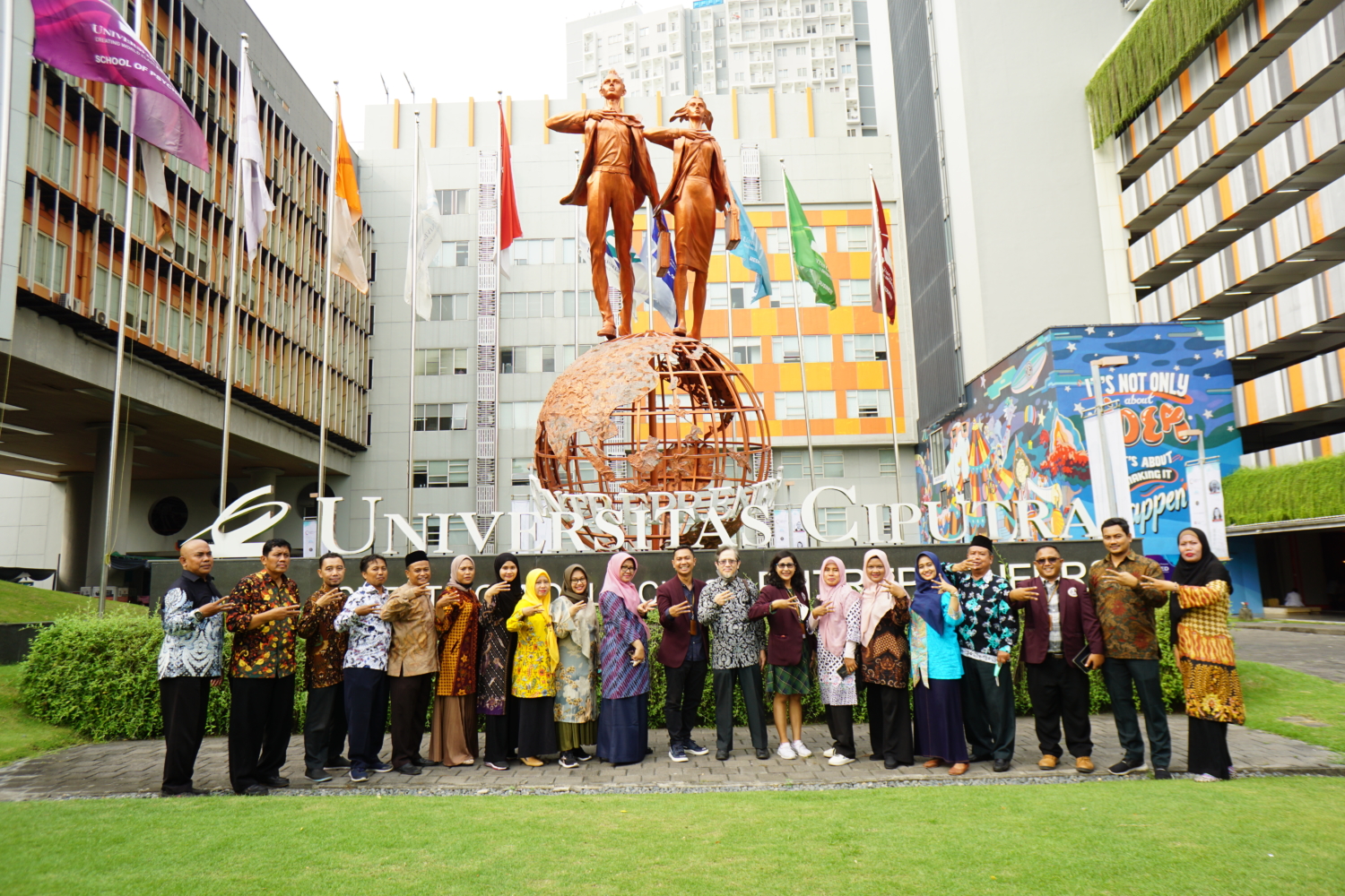 Kunjungan Studi Banding Perpustakaan UIN Sunan Ampel Surabaya – Library