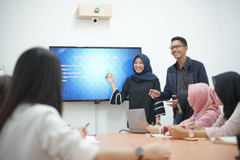 Menavigasi Tantangan Bisnis dengan Analisis PESTEL dalam Manajemen