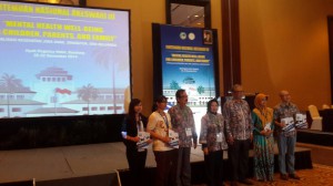 Ibu Kuncoro bersama juara lainnya