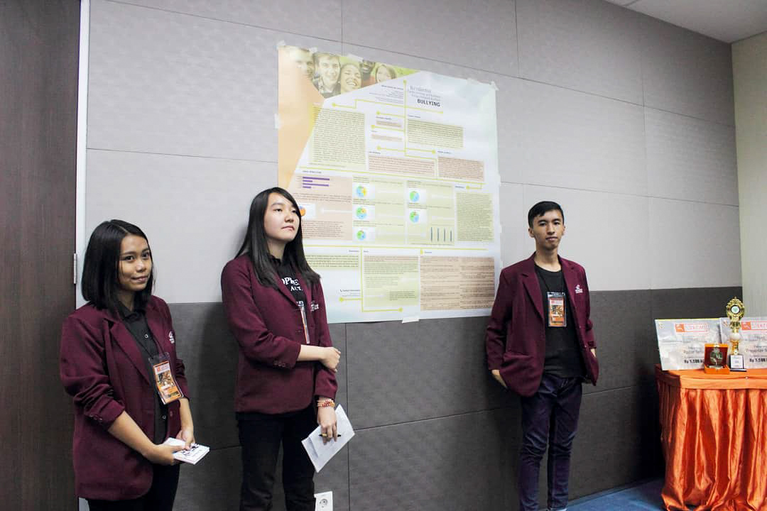 Kalahkan Pesaing dari Semester Atas, Mereka Menangkan Lomba Karya Tulis Ilmiah Kalahkan Pesaing dari Semester Atas, Mereka Menangkan Lomba Karya Tulis Ilmiah