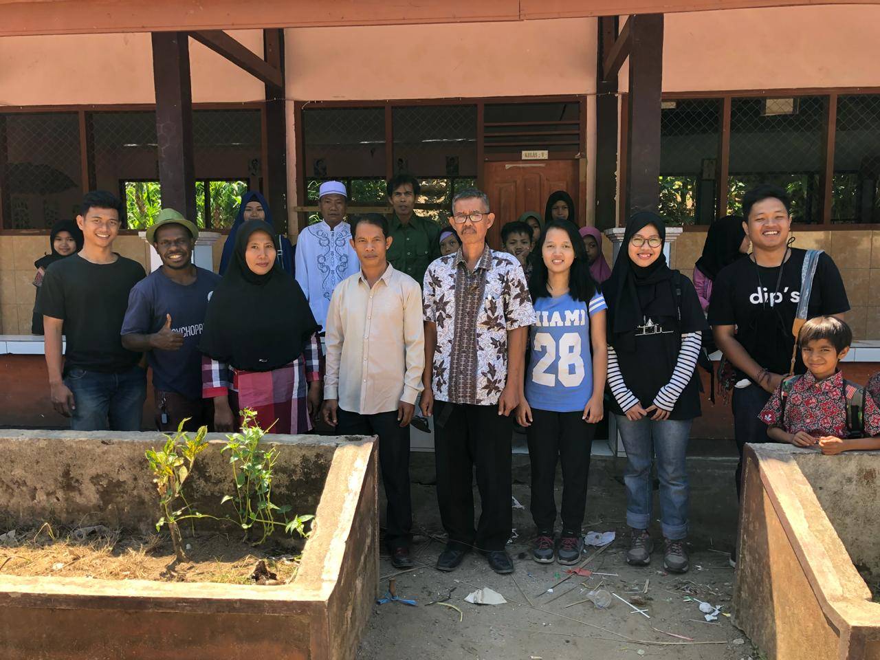 Trauma Healing Korban Bencana Gempa Lombok: Tak Sekedar ...